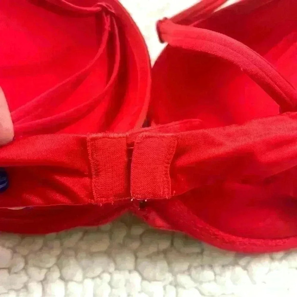 Victoria’s Secret Very Sexy Red Pad Push Up Lace Removable Straps Bra Size 32D - Picture 7 of 13